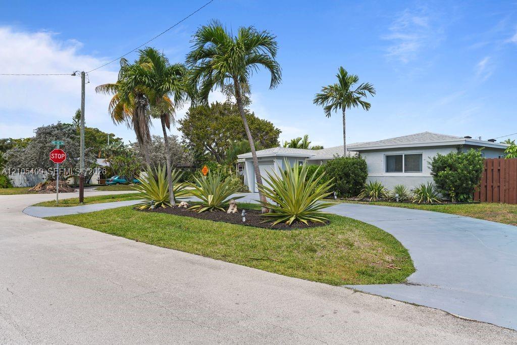 1501 NE 40th Ct, Oakland Park FL 33334 photo 2