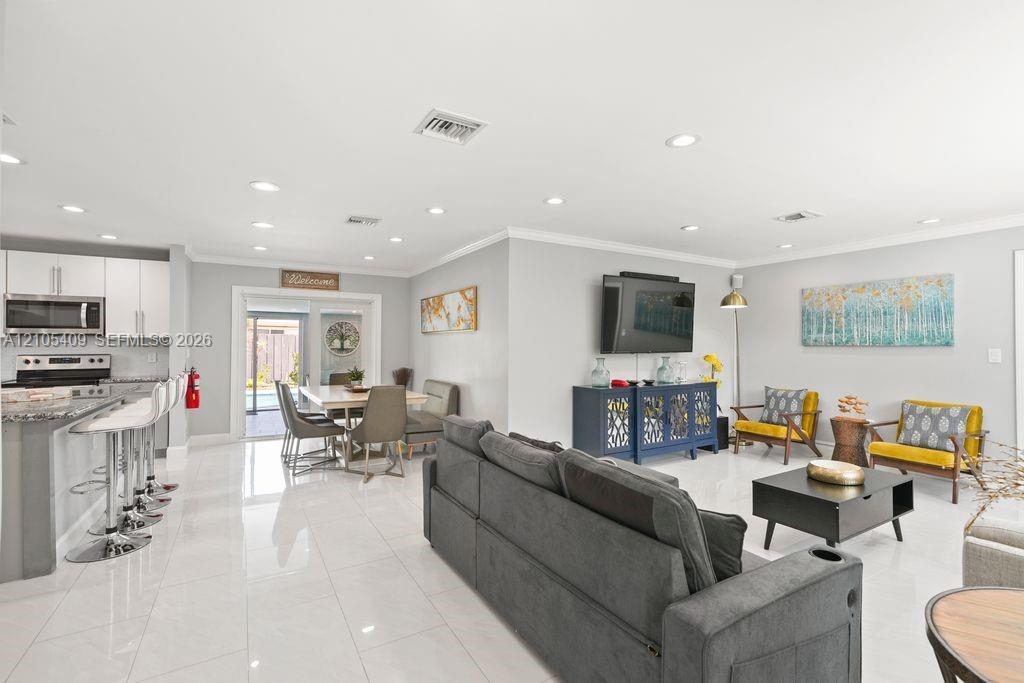 1501 NE 40th Ct, Oakland Park FL 33334 photo 4