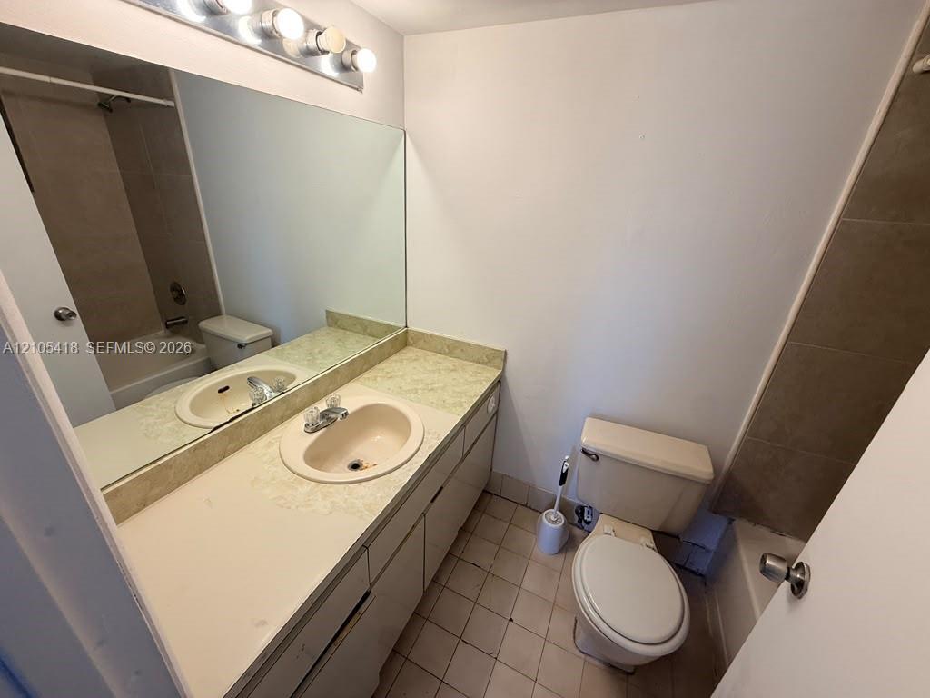 2745 W 61st Pl # 204, Hialeah FL 33016 photo 2
