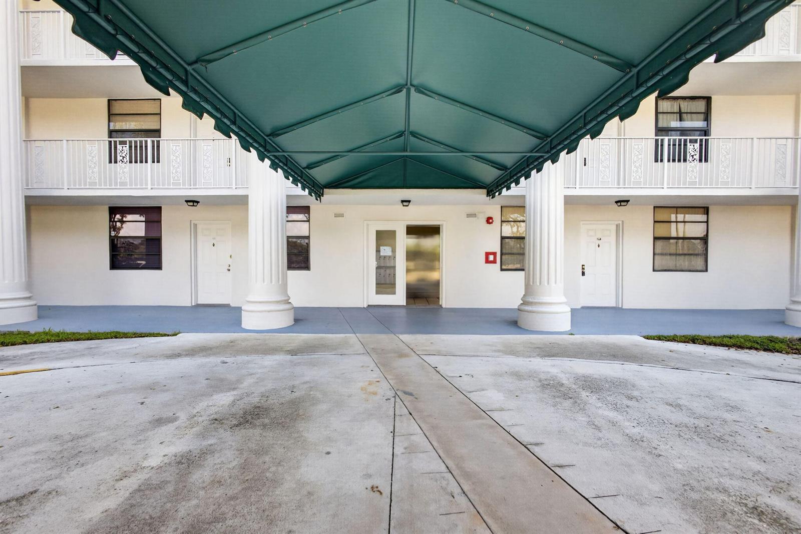 3710 WHITEHALL Drive # 401, West Palm Beach FL 33401 photo 2