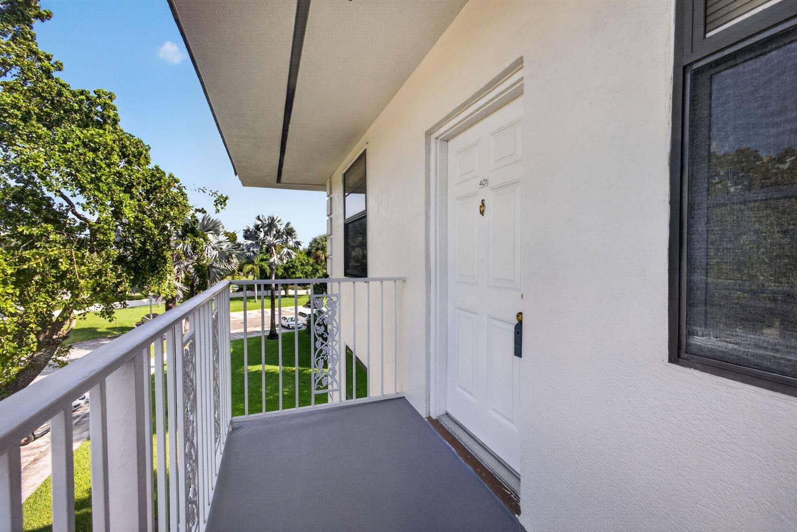 3710 WHITEHALL Drive # 401, West Palm Beach FL 33401 photo 3
