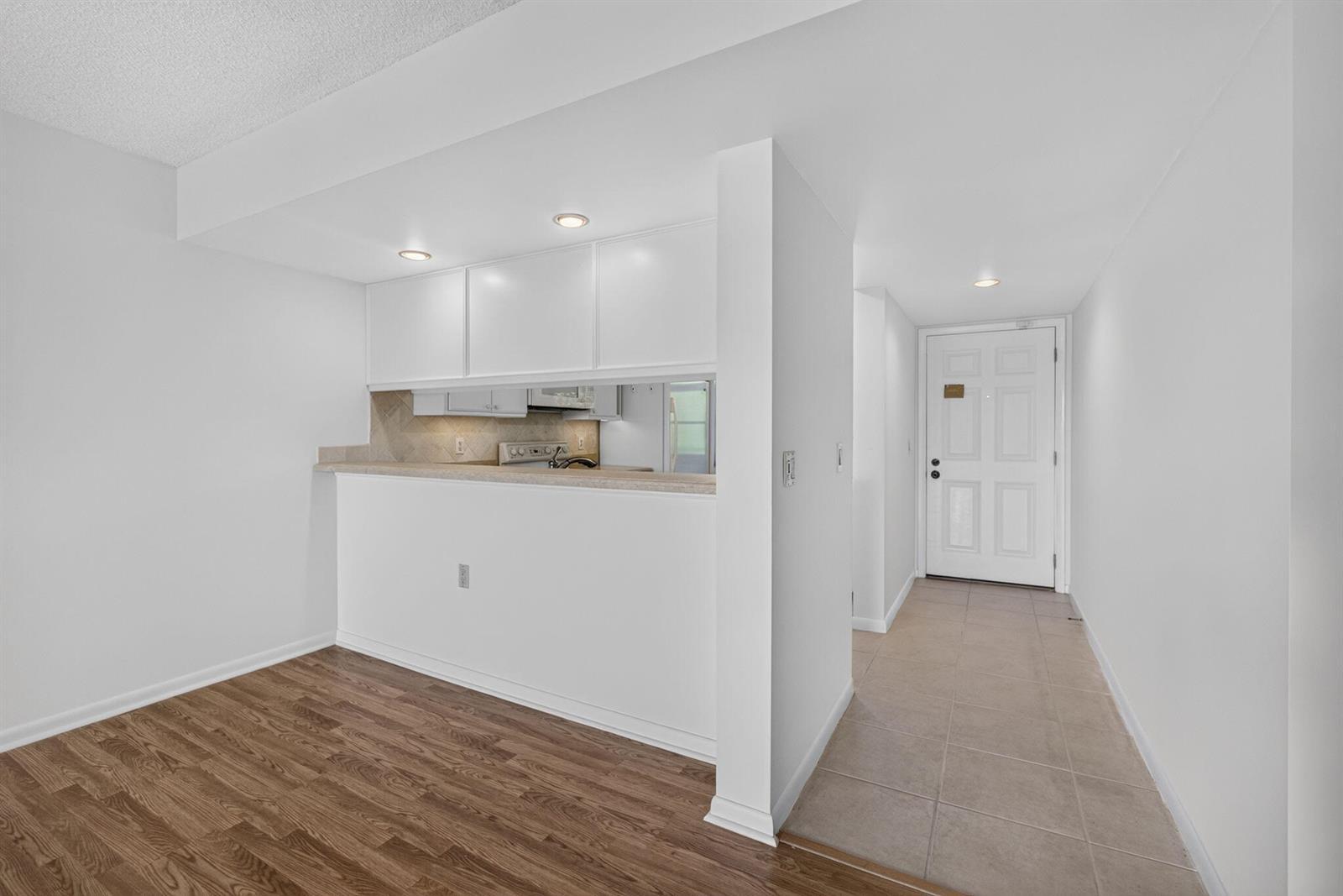 3710 WHITEHALL Drive # 401, West Palm Beach FL 33401 photo 5