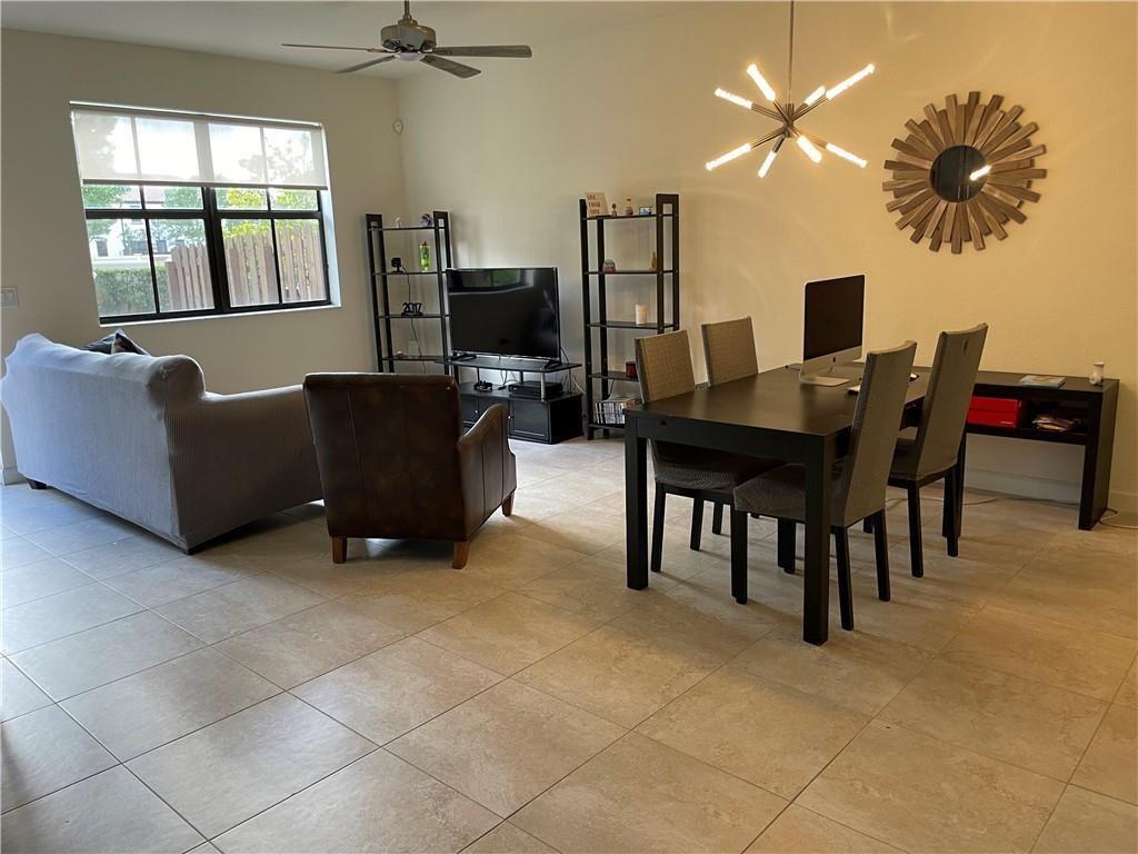 12190 VILLAGE Place, Davie FL 33325 photo 4