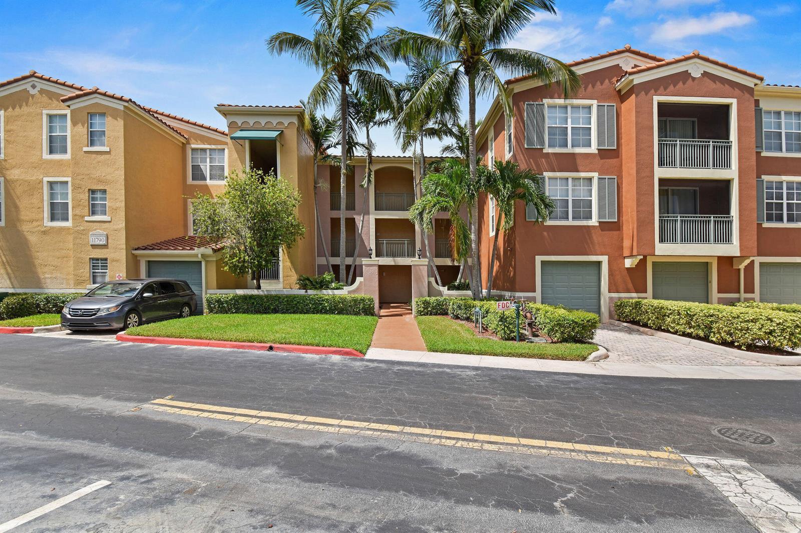 11790 SAINT ANDREWS Place # 102, Wellington FL 33414 photo 2