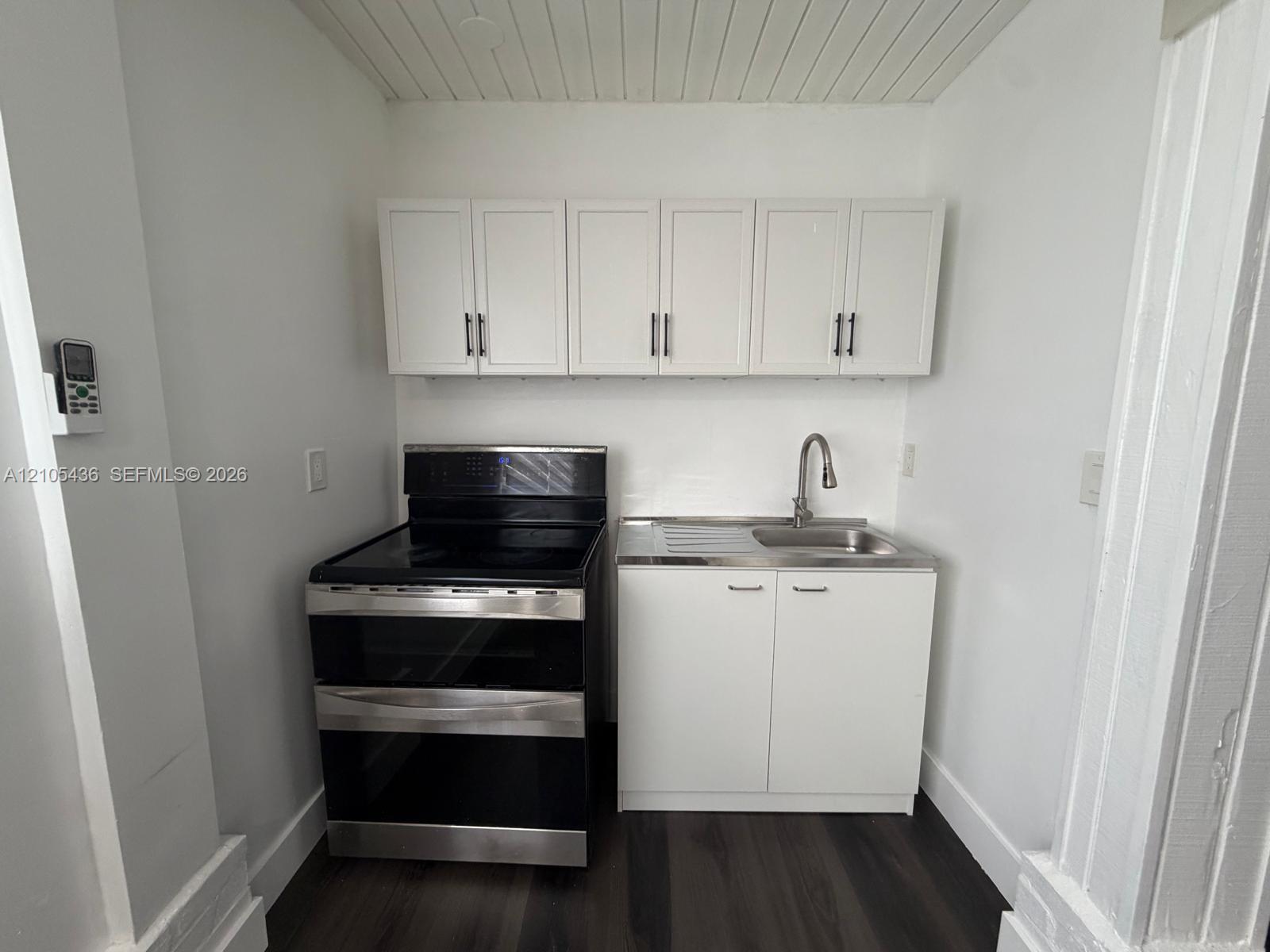 5950 NW 114th St # 1, Hialeah FL 33012 photo 2
