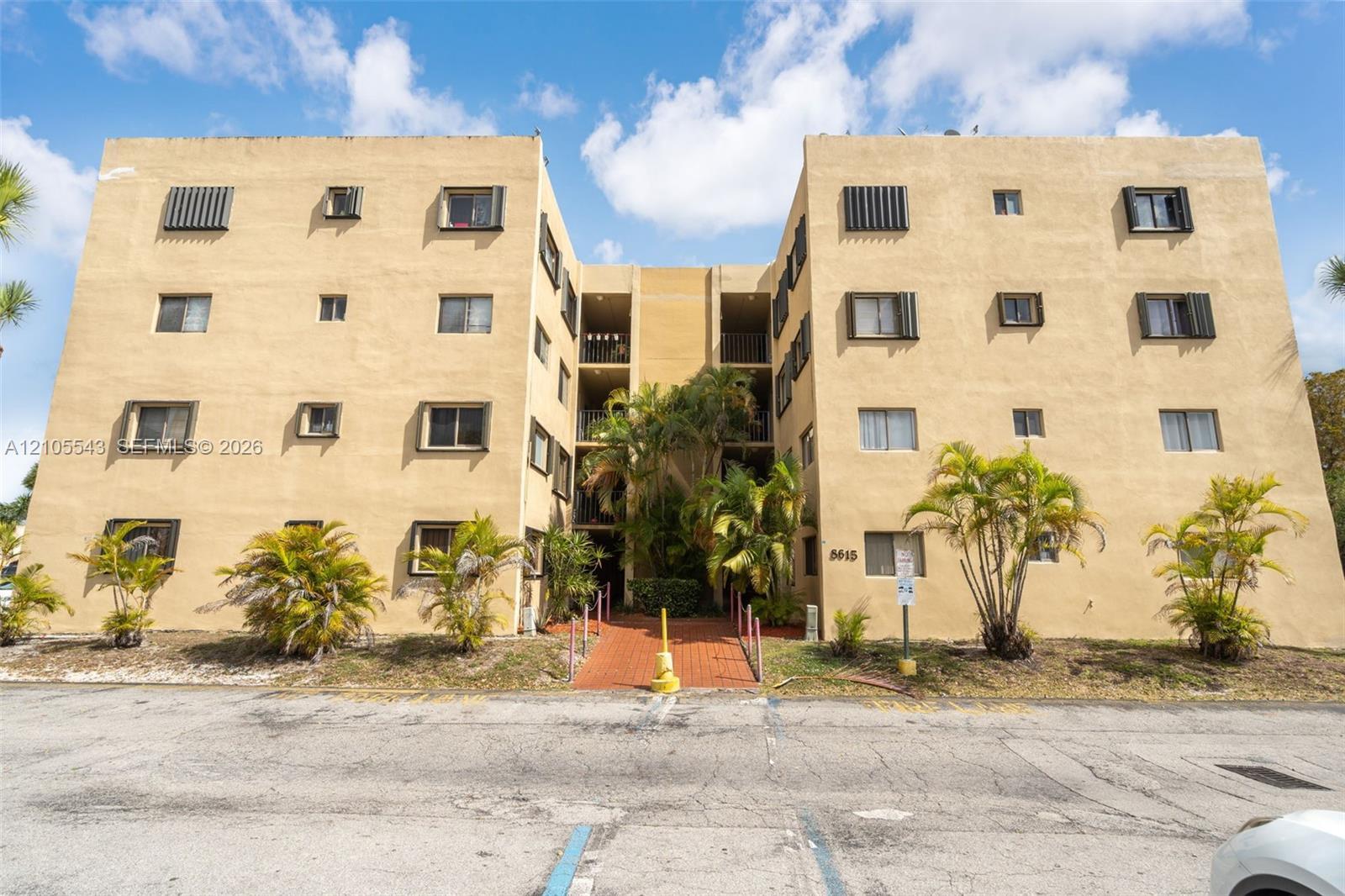 8615 NW 8th St # 416, Miami FL 33126