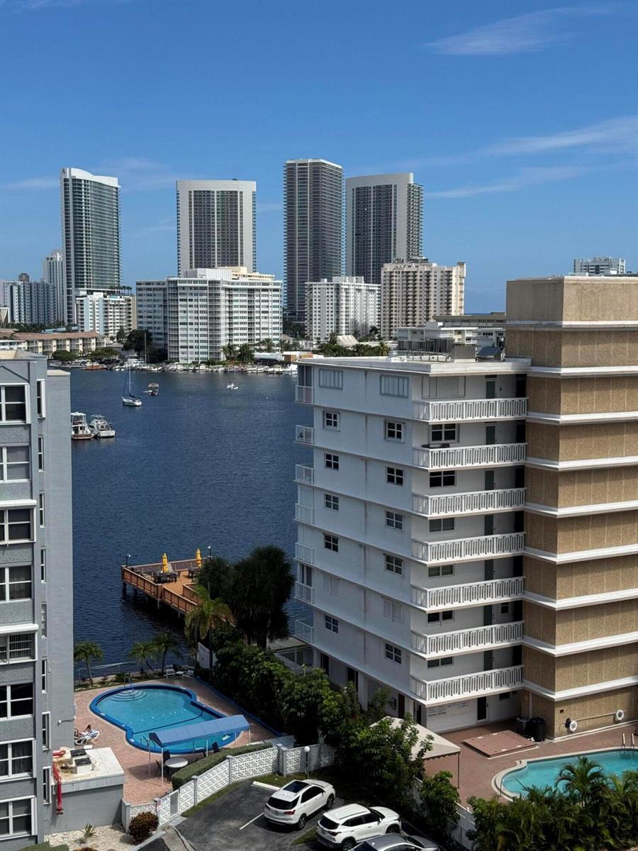 427 GOLDEN ISLES # 9G, Hallandale Beach FL 33009 photo 3