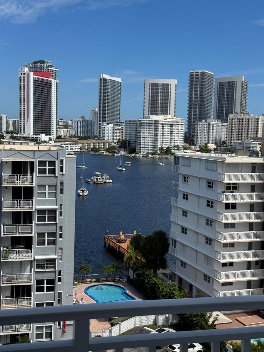 427 GOLDEN ISLES # 9G, Hallandale Beach FL 33009 photo 5