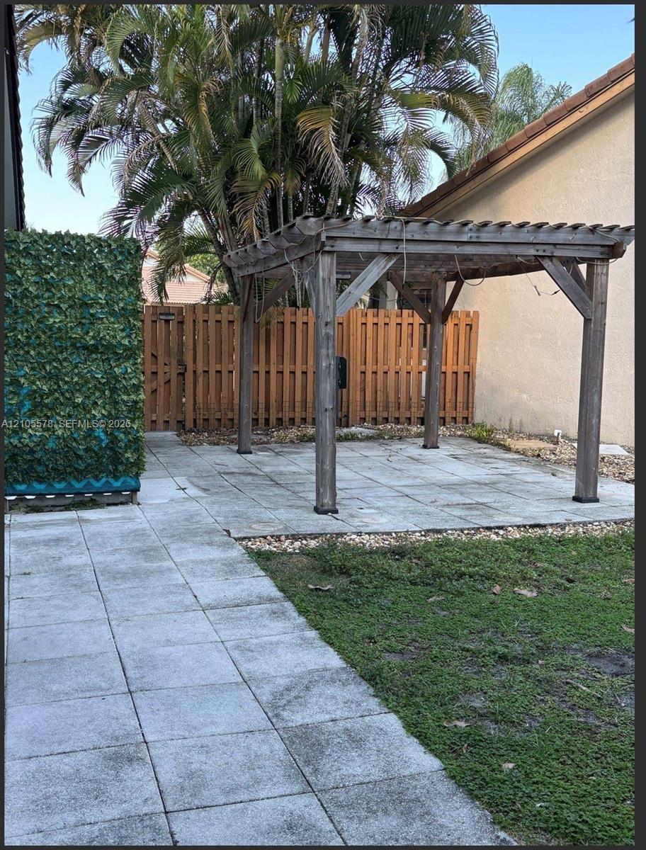 2199 Charleston, Weston FL 33326 photo 4