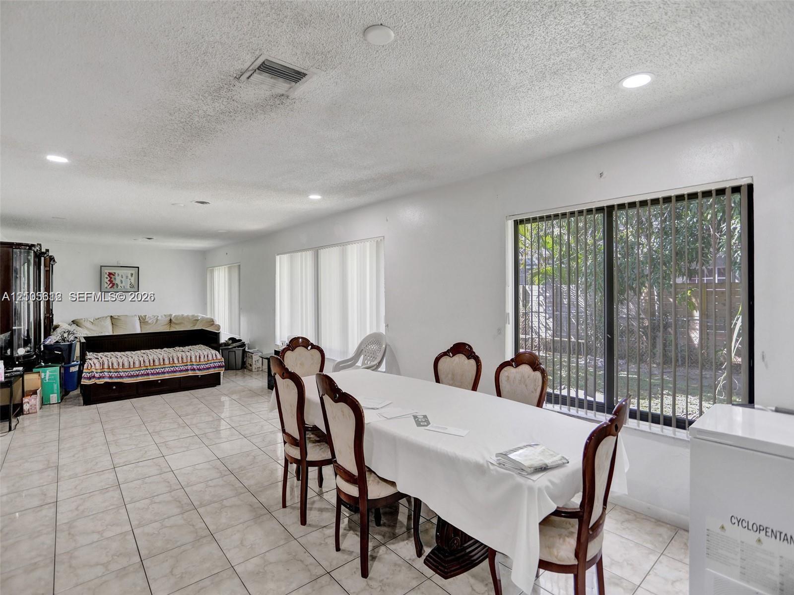 471 NE 180th Dr, North Miami Beach FL 33162 photo 2