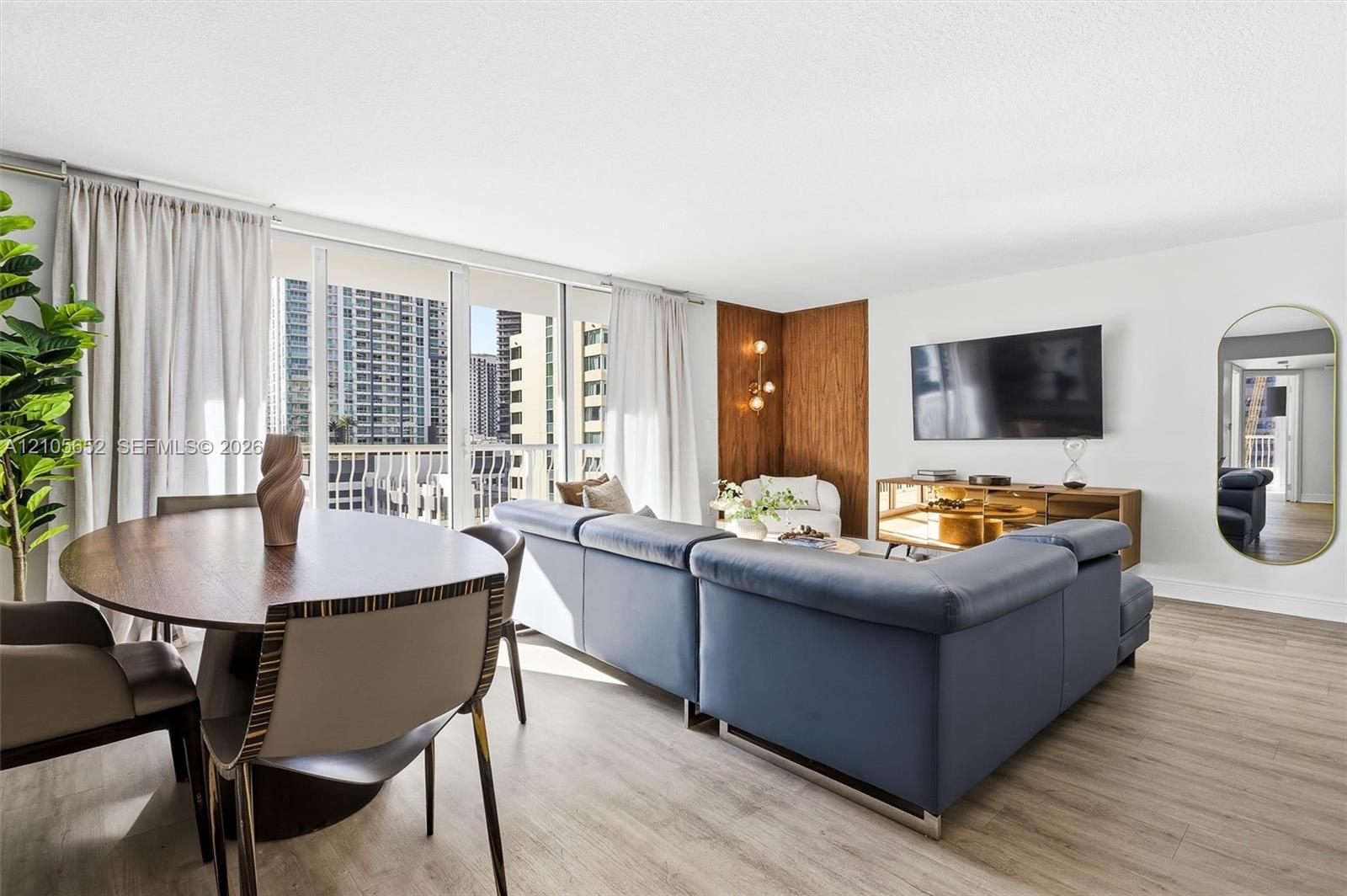 1200 Brickell Bay Dr # 1723, Miami FL 33131 photo 2