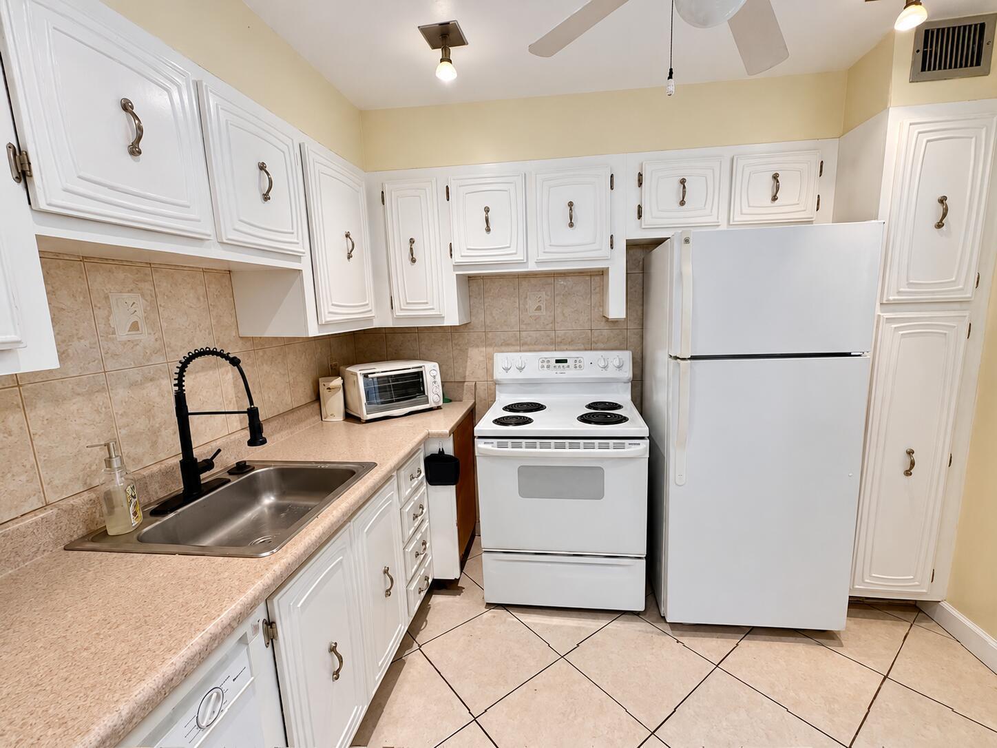 2801 Somerset Drive # 106, Lauderdale Lakes FL 33311 photo 2