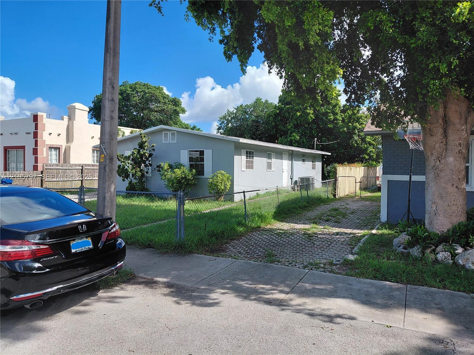 1918 NW 47th St, Miami FL 33142