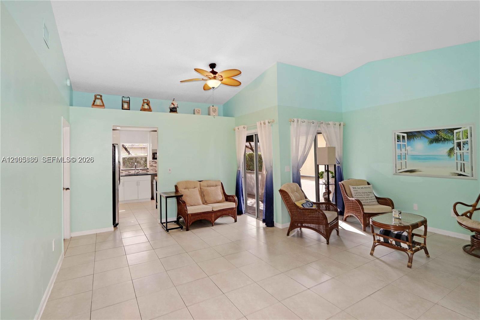 527 SE 21st Dr, Homestead FL 33033 photo 2