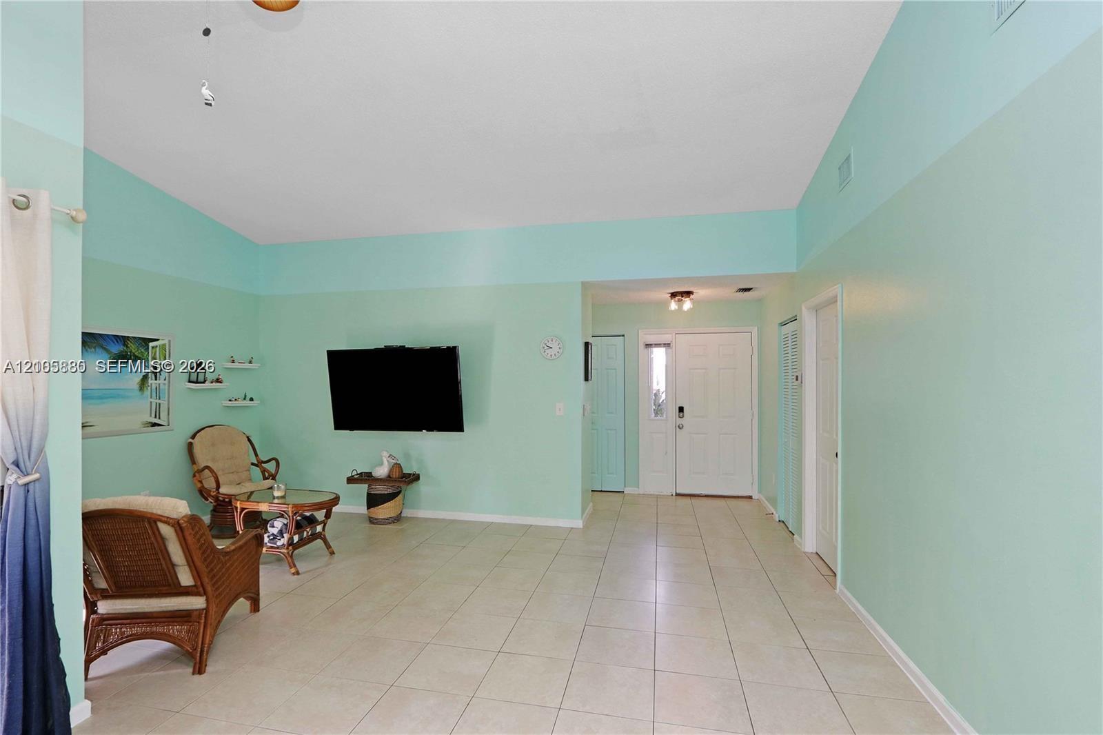 527 SE 21st Dr, Homestead FL 33033 photo 4