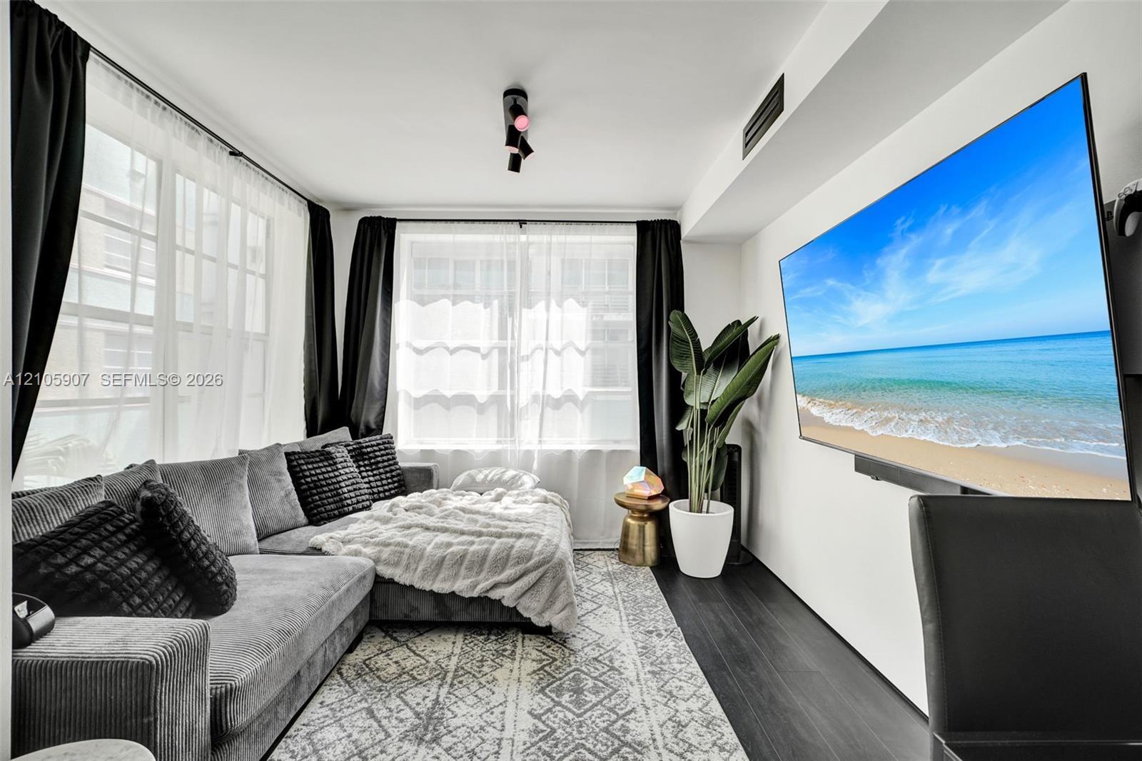 1460 Ocean Dr # 308, Miami Beach FL 33139 photo 3