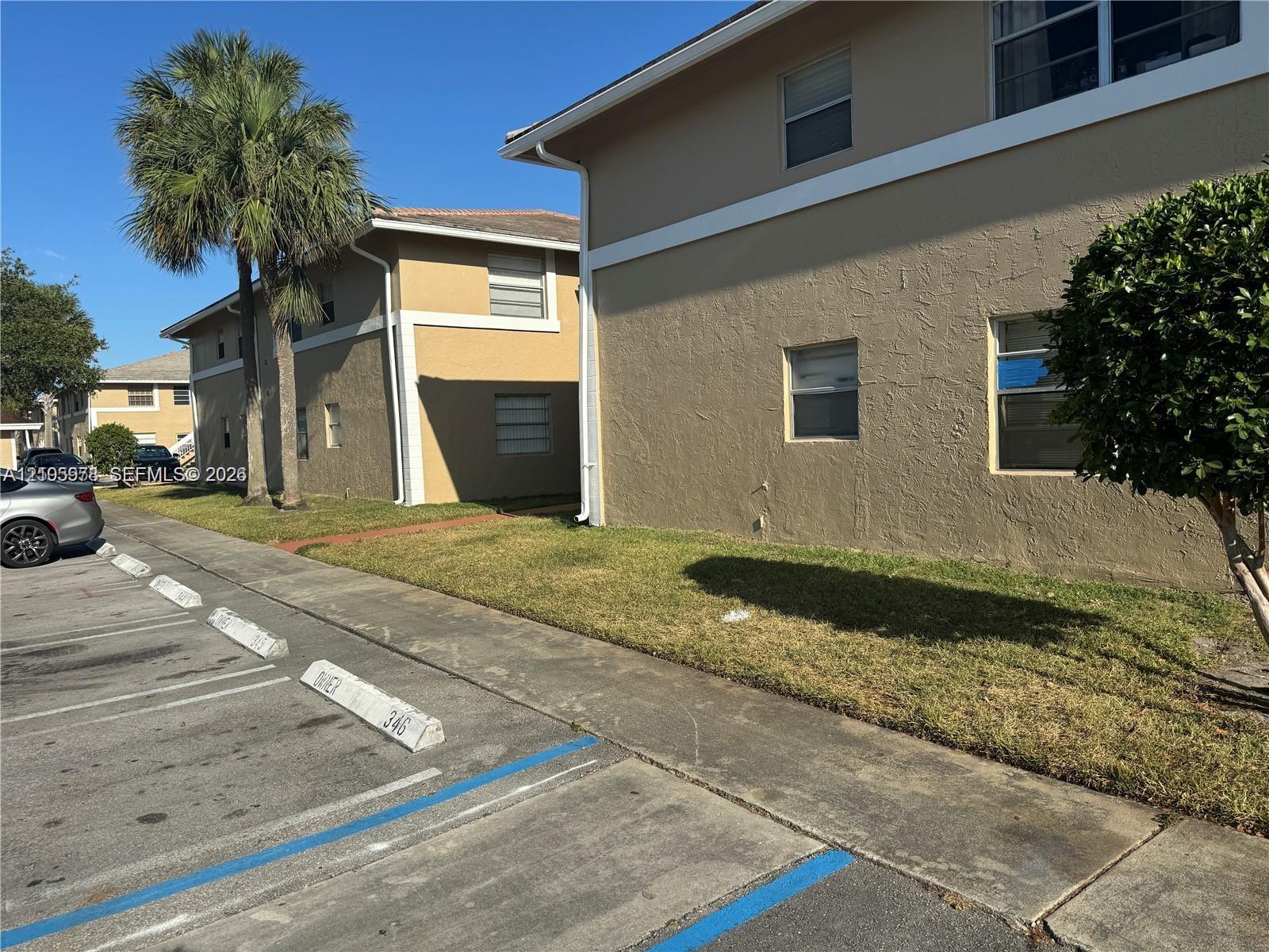 10044 Twin Lakes Dr, Coral Springs FL 33071