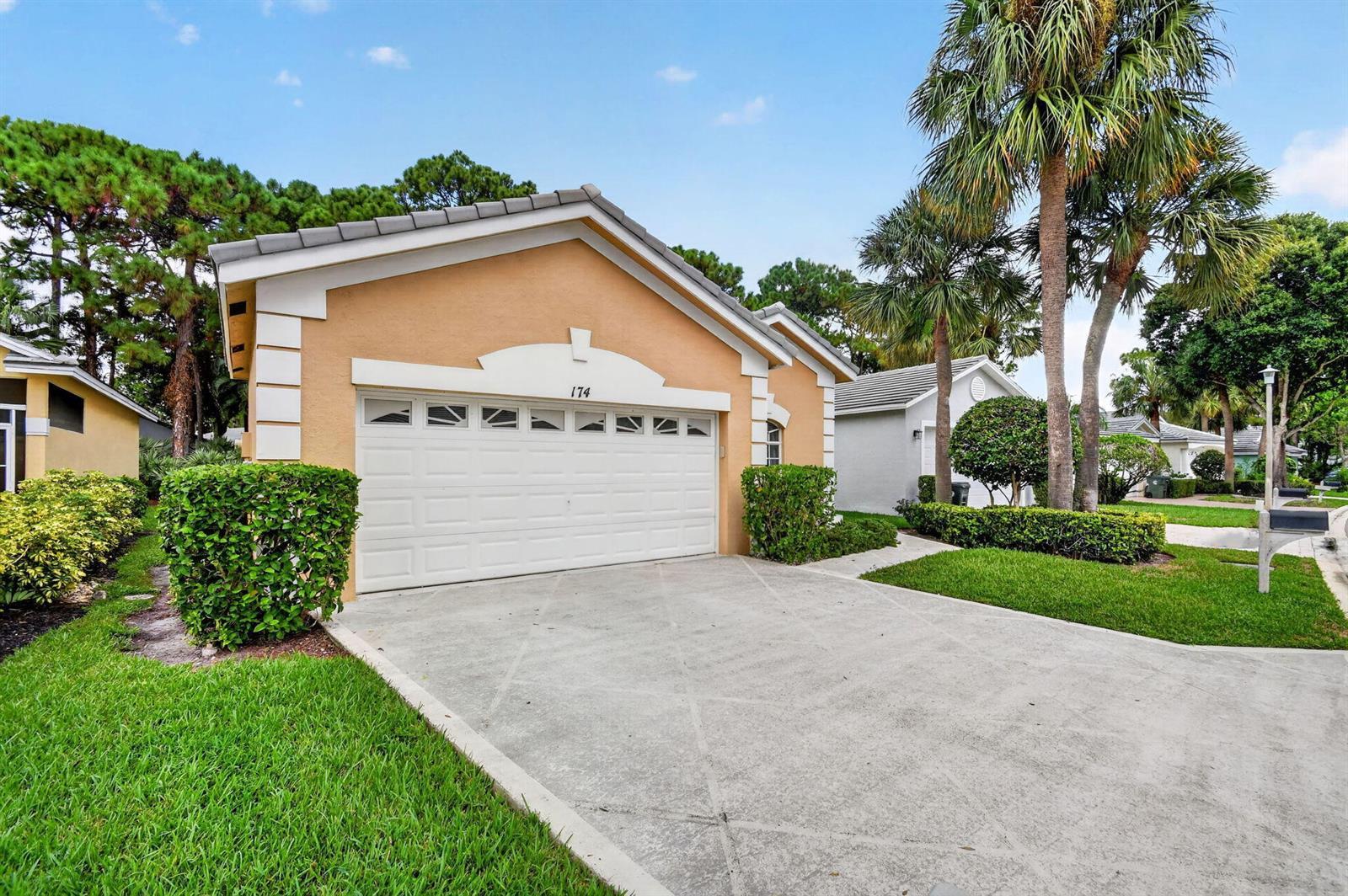 174 HARBOR LAKE Circle, FL 33413 photo 2