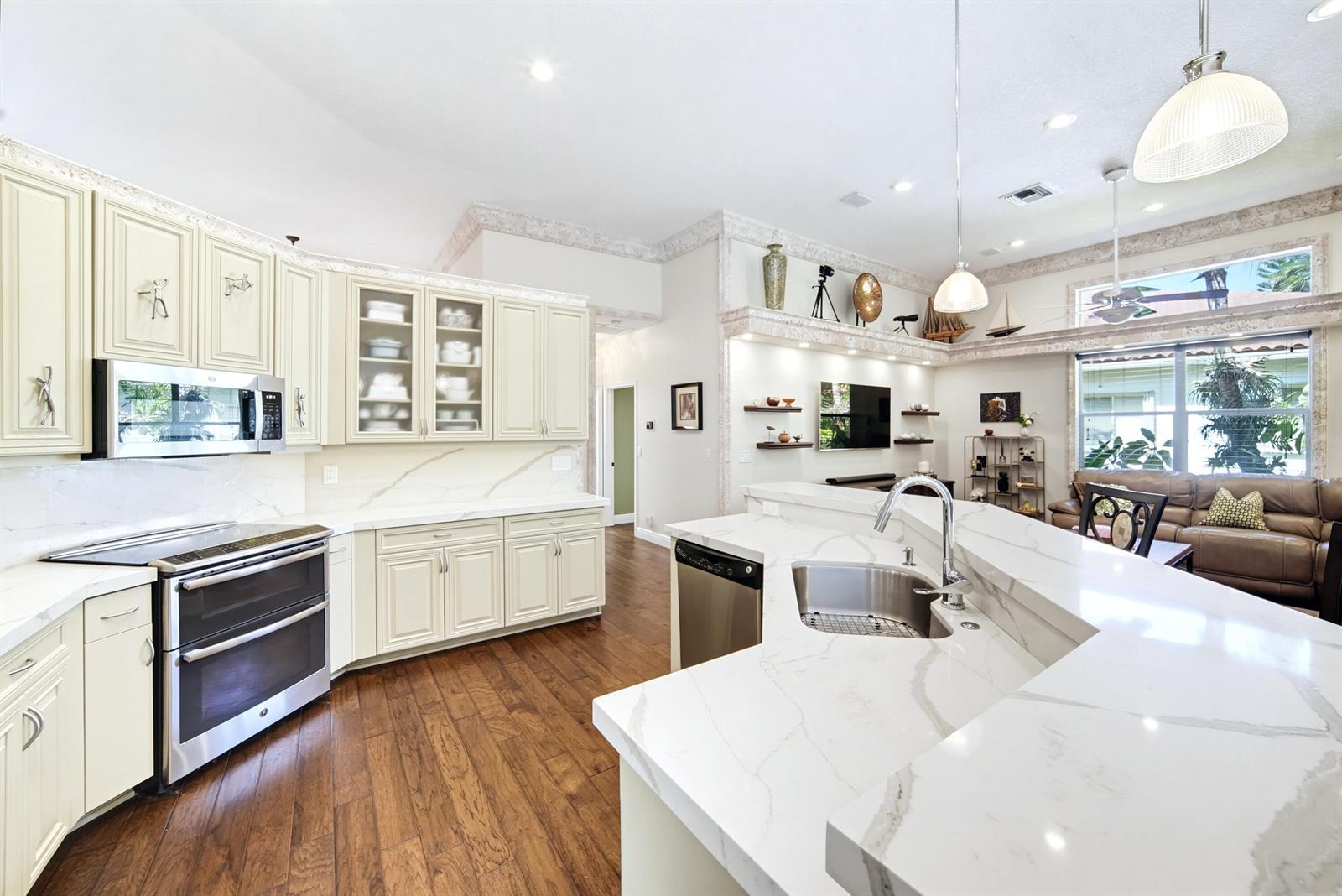 1051 NW 121ST Terrace, Coral Springs FL 33071 photo 4