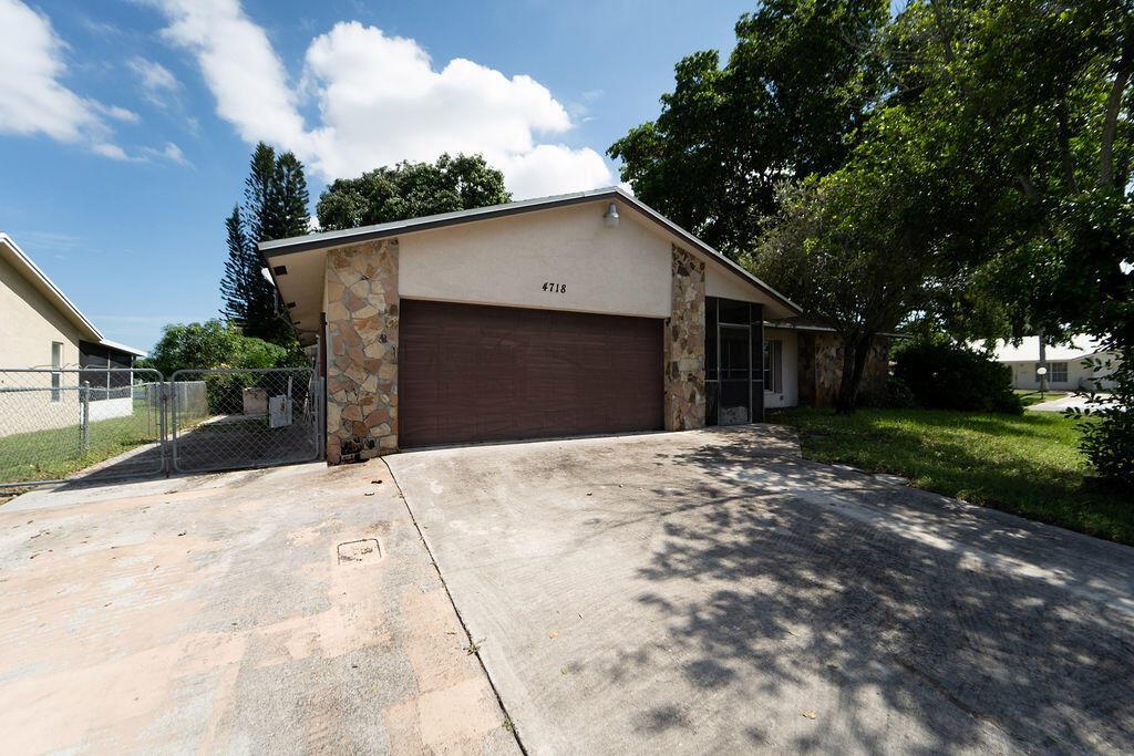 4718 Blue Pine Circle, FL 33463