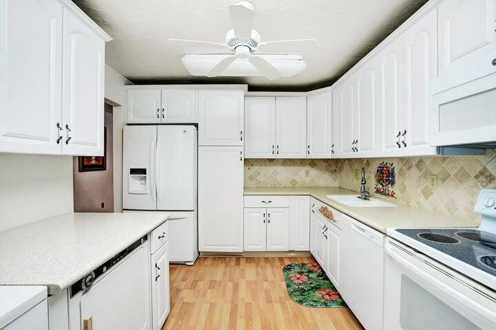 14 Westgate Lane # 14D, Boynton Beach FL 33436 photo 4