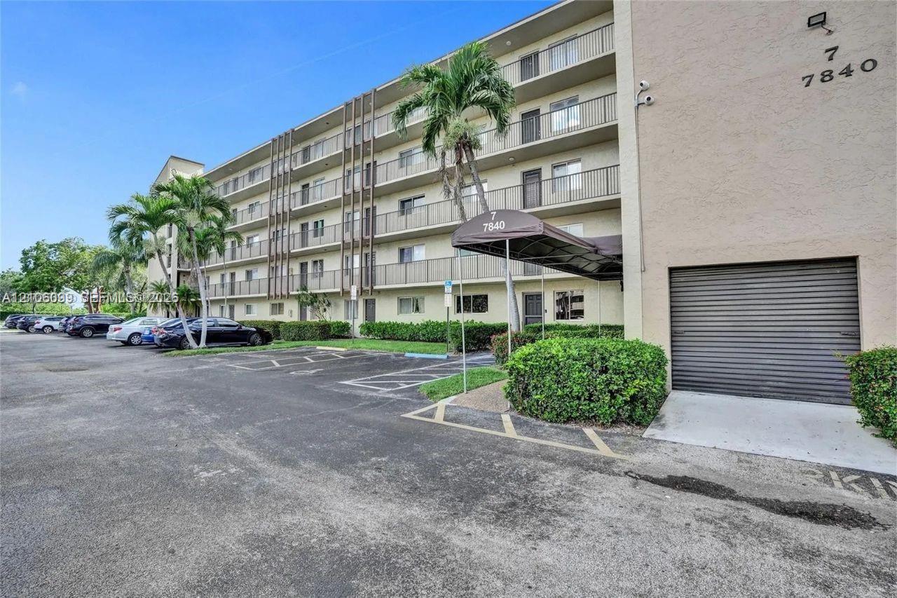 7840 NW 50th St # 105, Lauderhill FL 33351