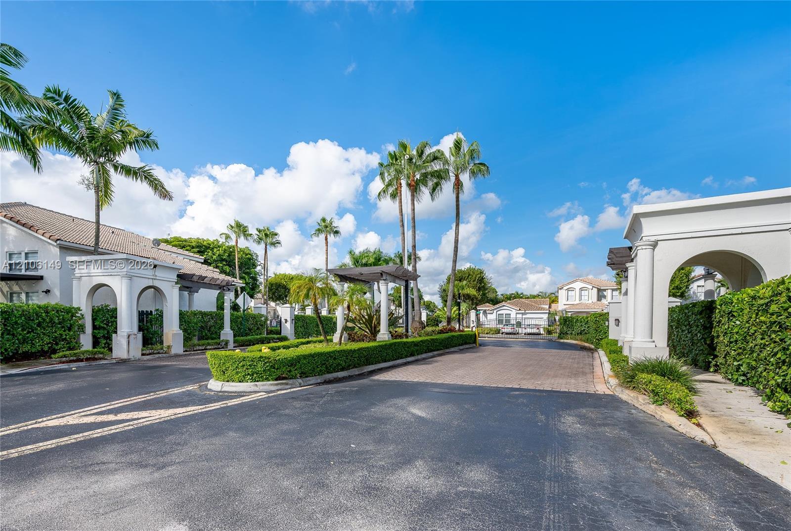 4865 NW 108th Path, Doral FL 33178 photo 2