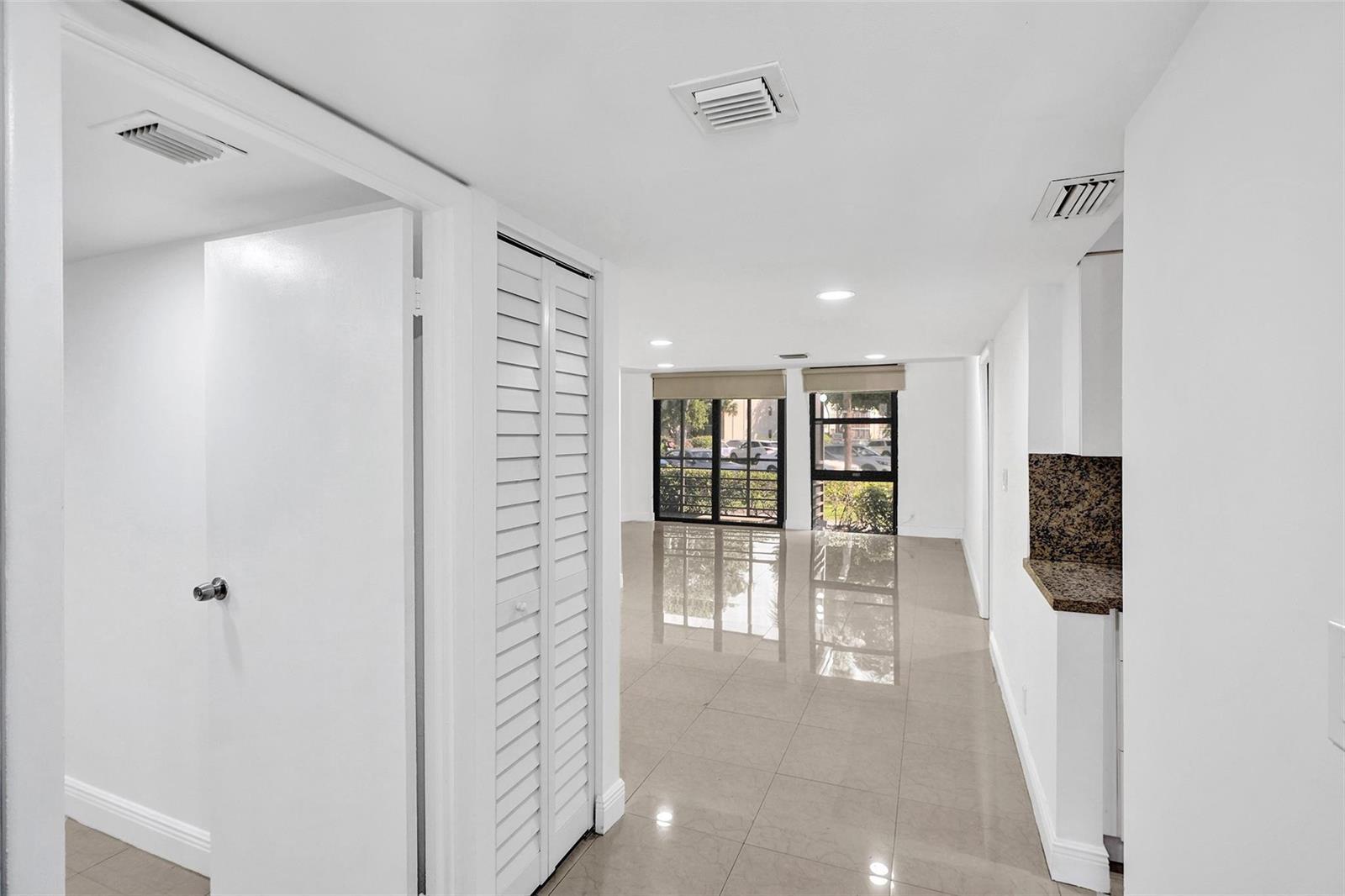 20400 W COUNTRY CLUB Drive # 118, Aventura FL 33180 photo 3