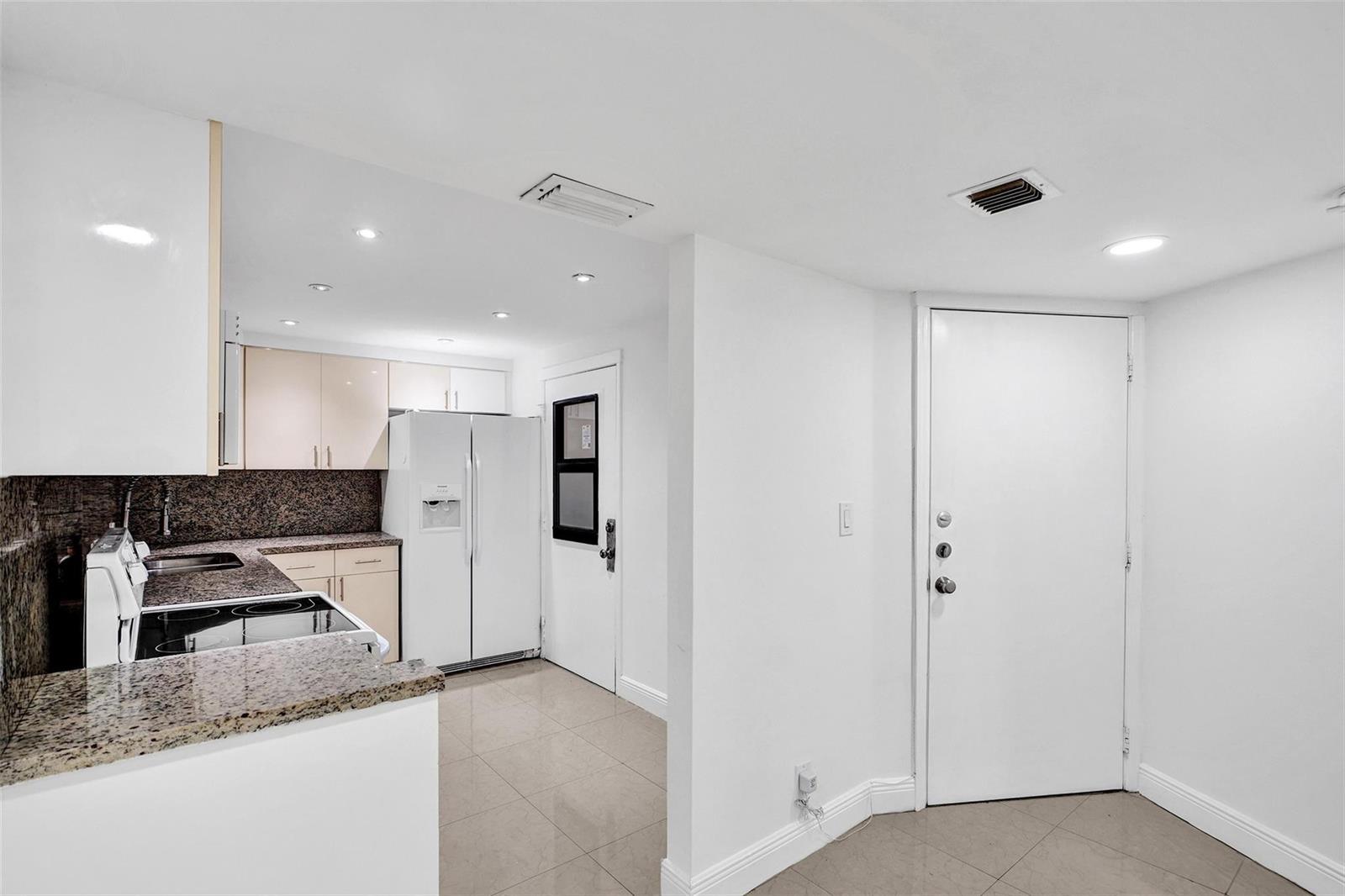 20400 W COUNTRY CLUB Drive # 118, Aventura FL 33180 photo 4