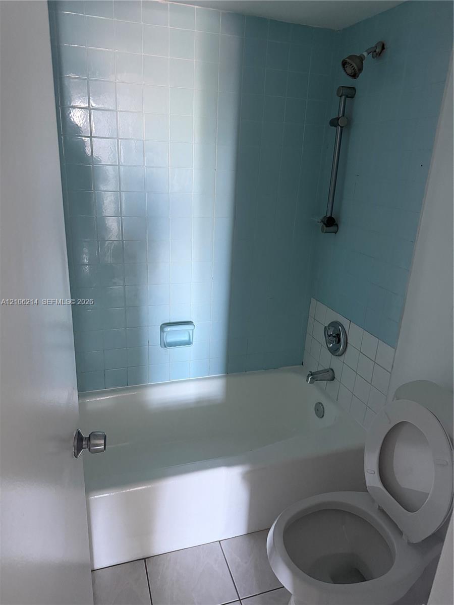 2841 NE 163rd St # 305, North Miami Beach FL 33160 photo 4
