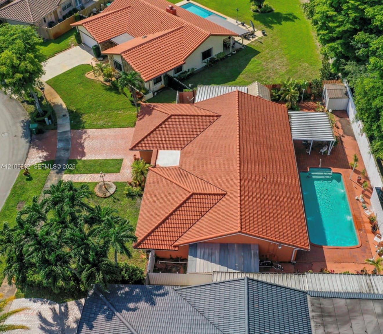 6537 NW 201st Ter, Hialeah FL 33015 photo 2