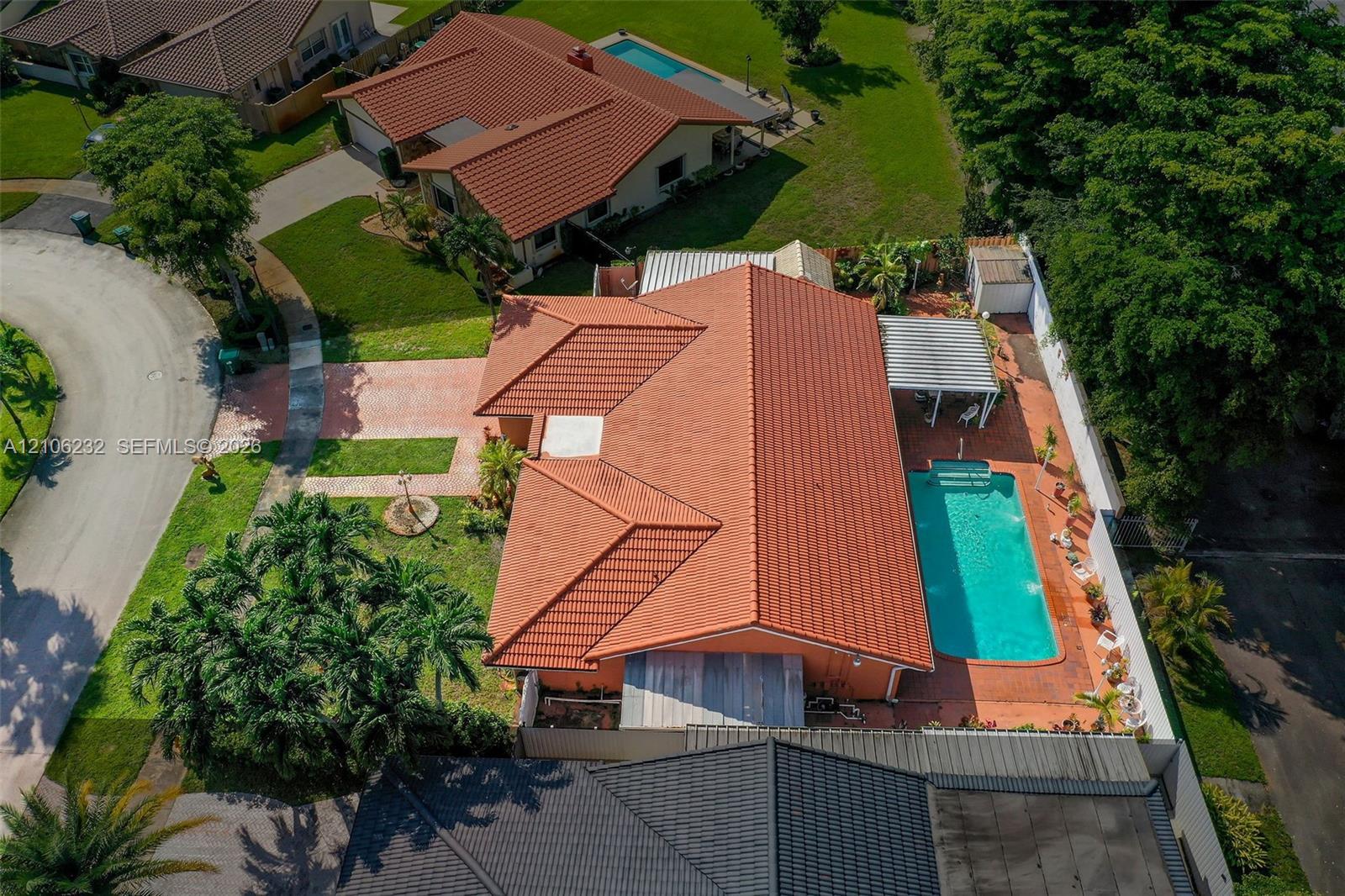 6537 NW 201st Ter, Hialeah FL 33015 photo 4