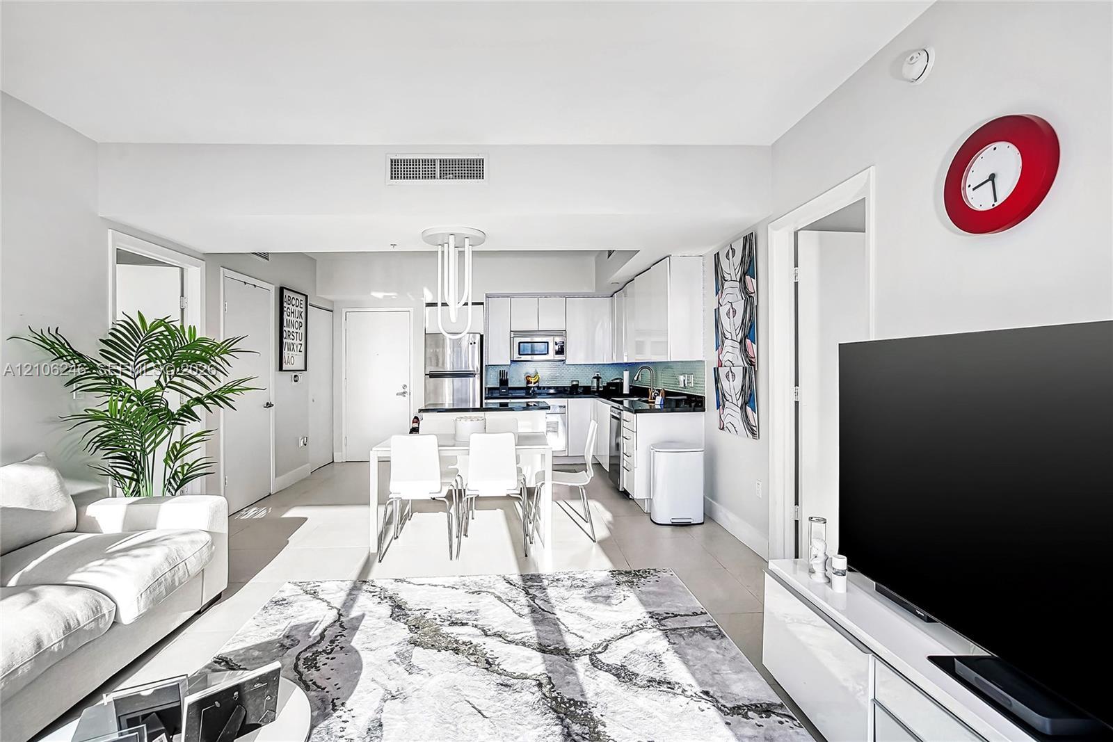 92 SW 3rd St # 1511, Miami FL 33130 photo 5