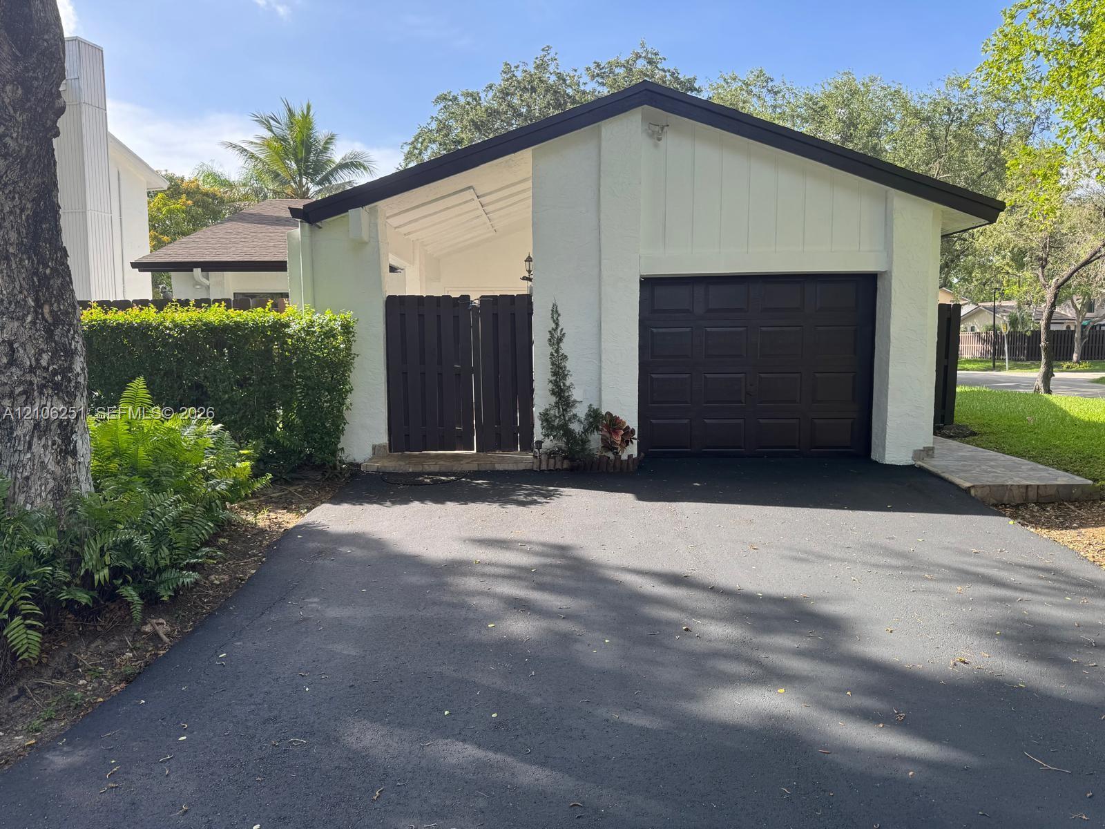 13607 SW 117th Ln, Miami FL 33186