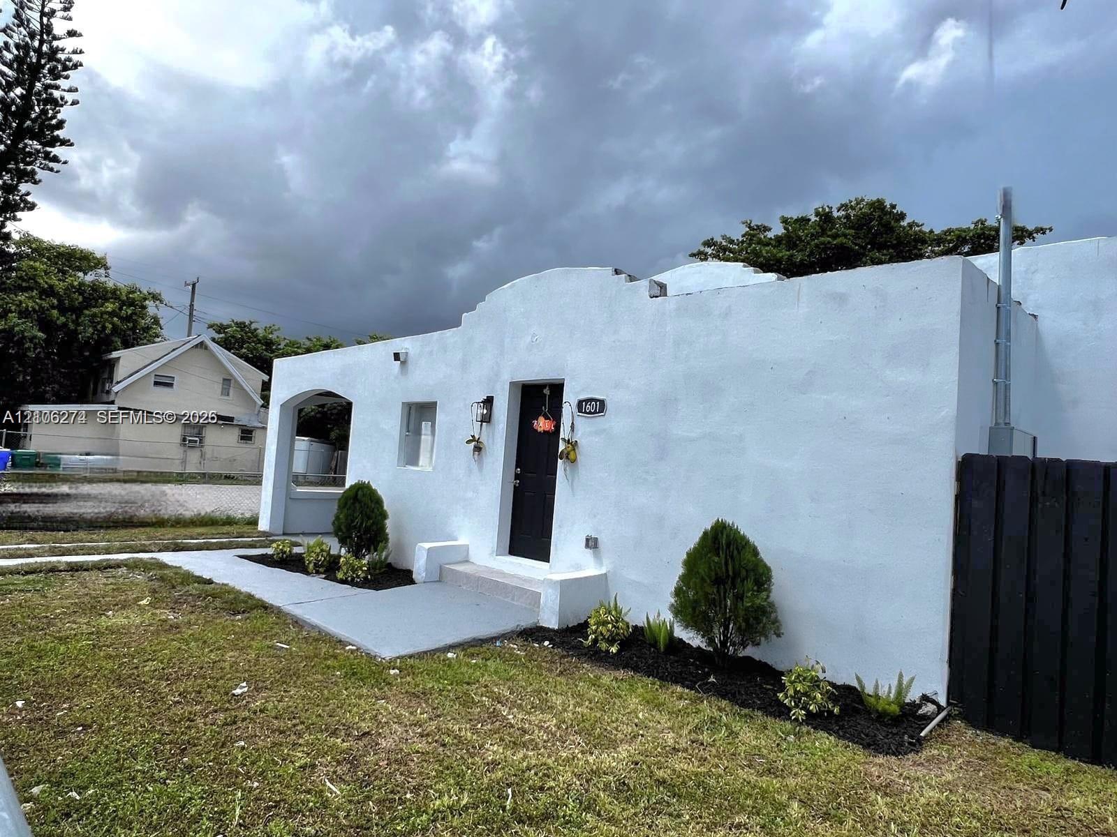 1601 NW 50th St, Miami FL 33142 photo 3