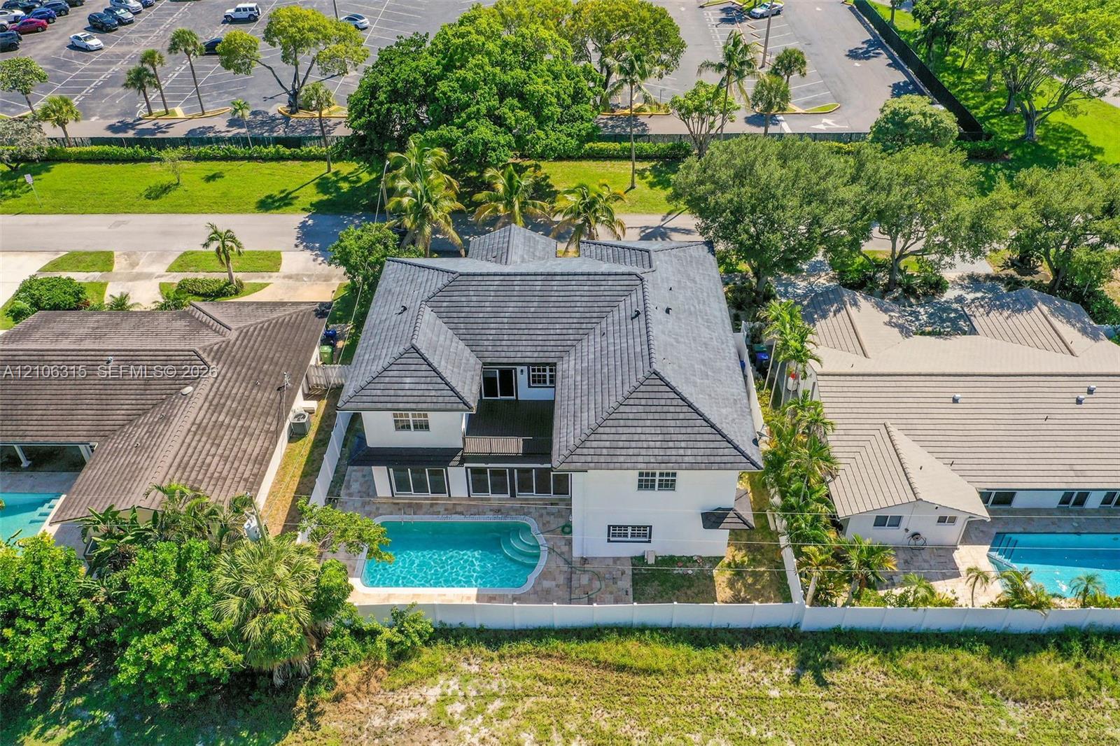 2319 NE 35th Dr, Fort Lauderdale FL 33308 photo 2