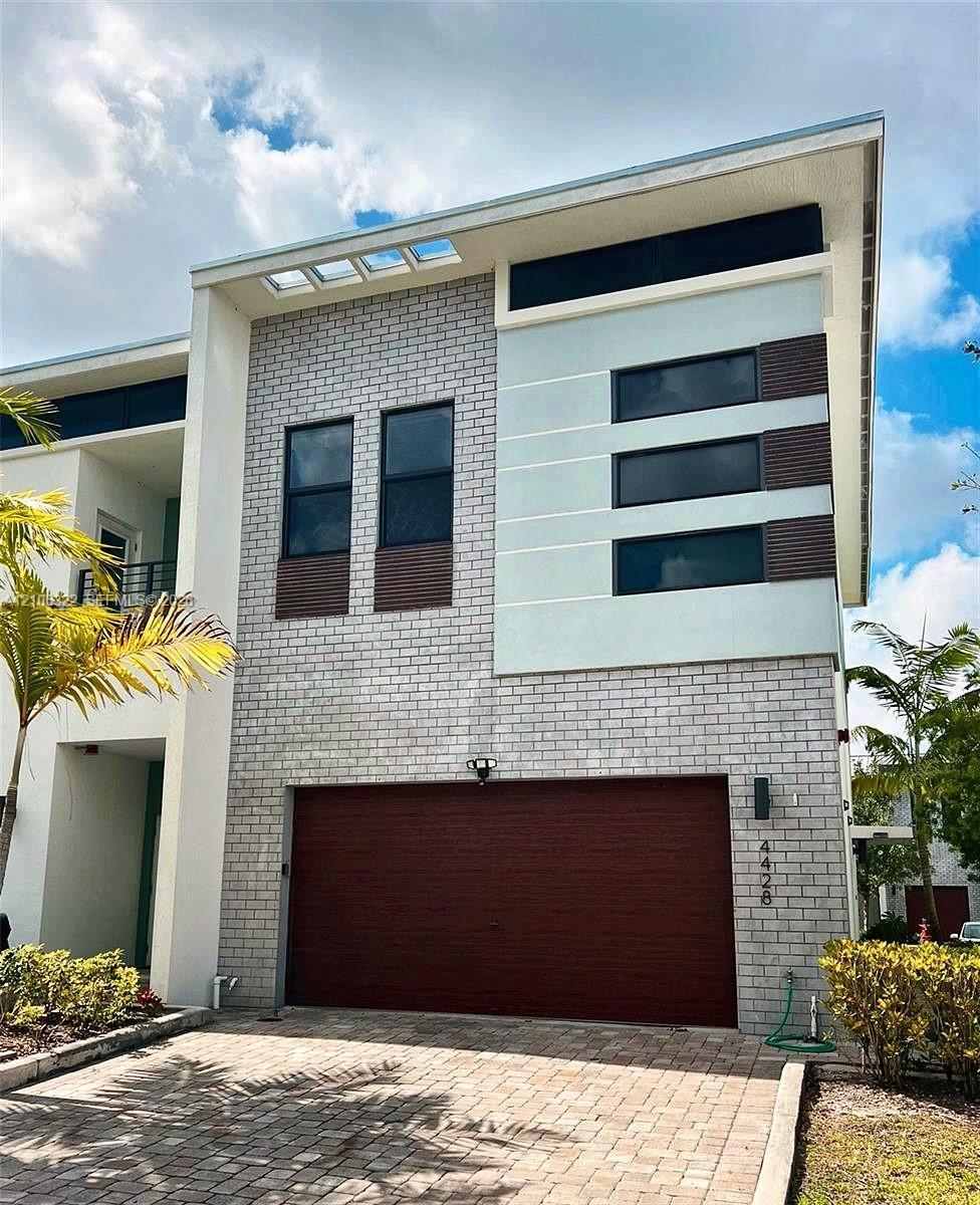 4428 NW 9th St, Plantation FL 33317