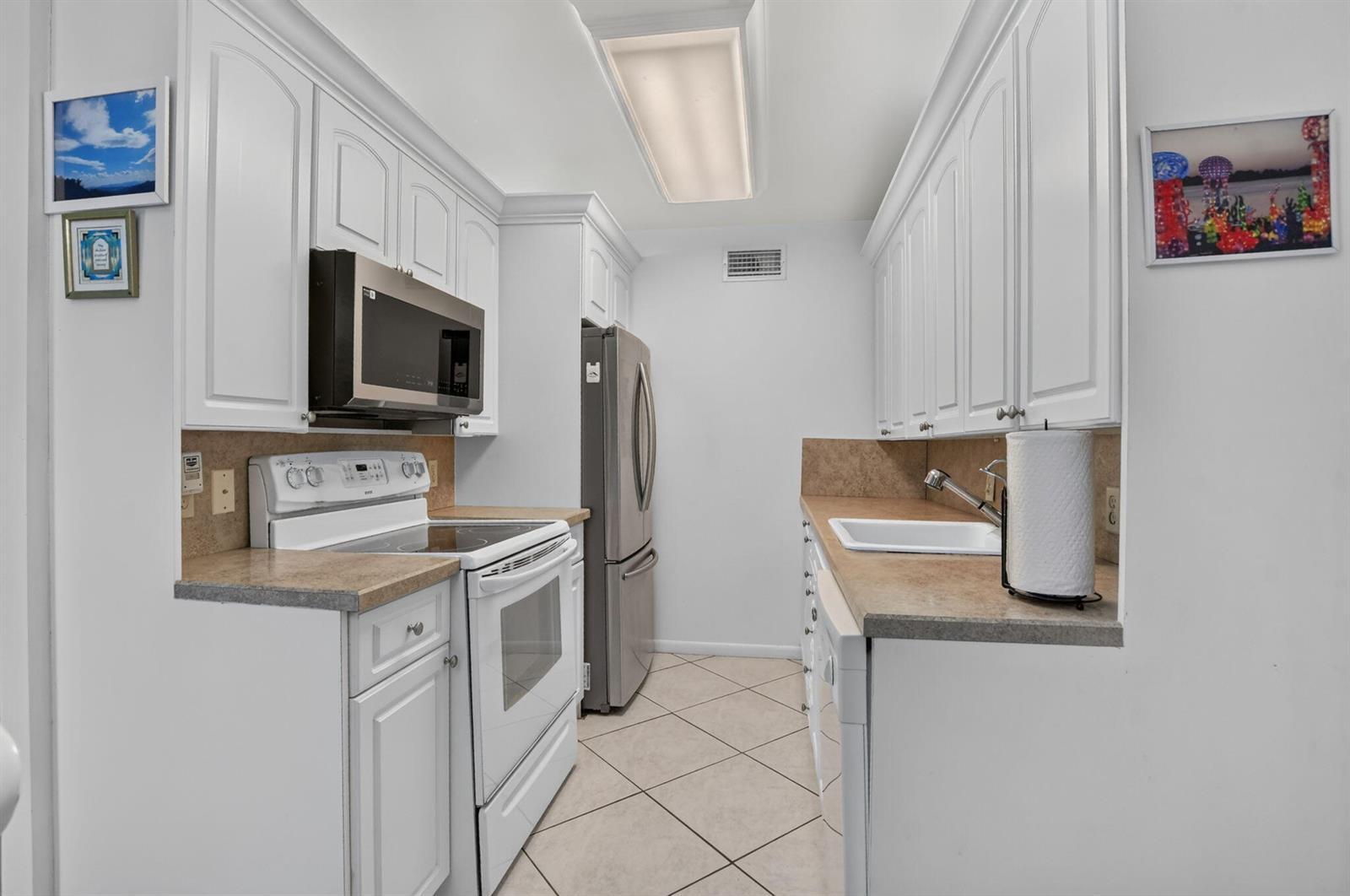 2025 Cornwall B, Boca Raton FL 33434 photo 3
