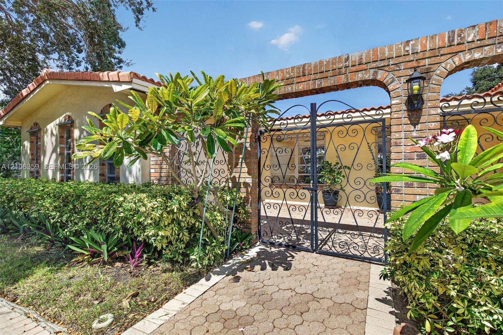 10541 Taft St, Pembroke Pines FL 33026 photo 2