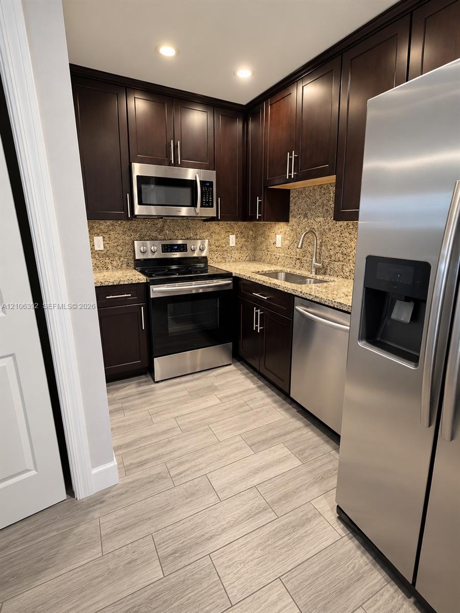7110 NW 66th Ter, Tamarac FL 33321 photo 3