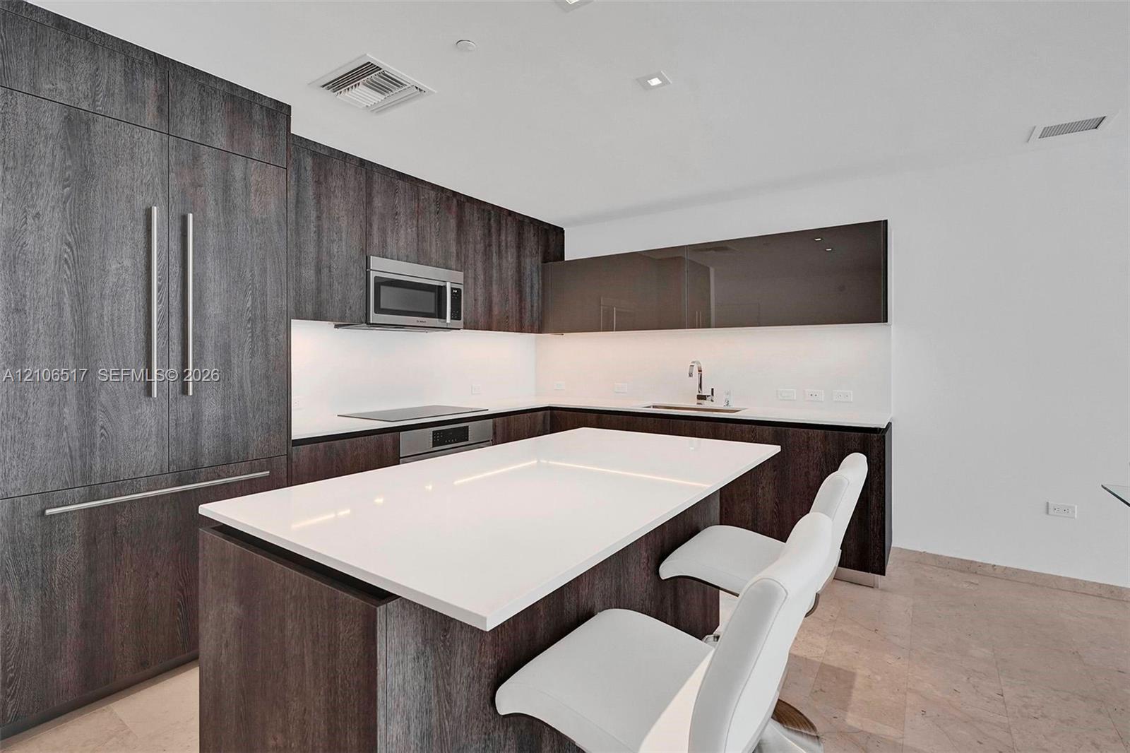 88 SW 7th St # 910, Miami FL 33130 photo 2