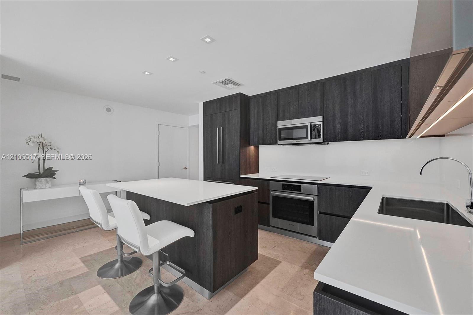 88 SW 7th St # 910, Miami FL 33130 photo 3