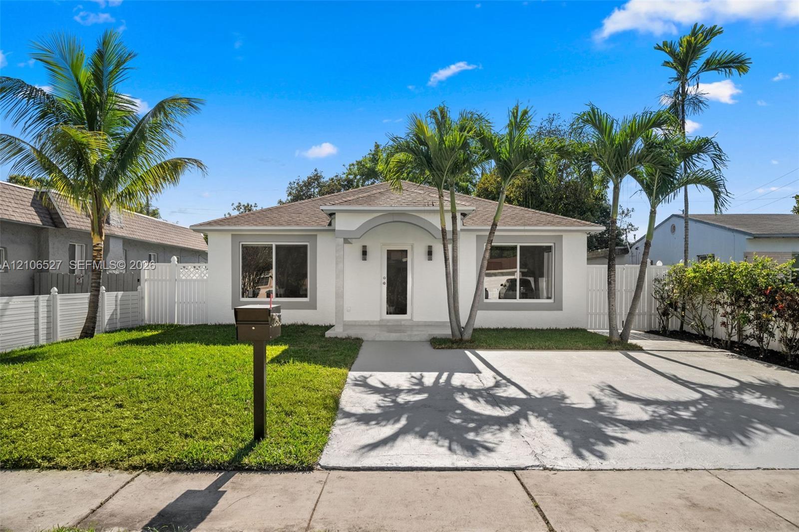 253 SW 4th St # 1, Dania Beach FL 33004
