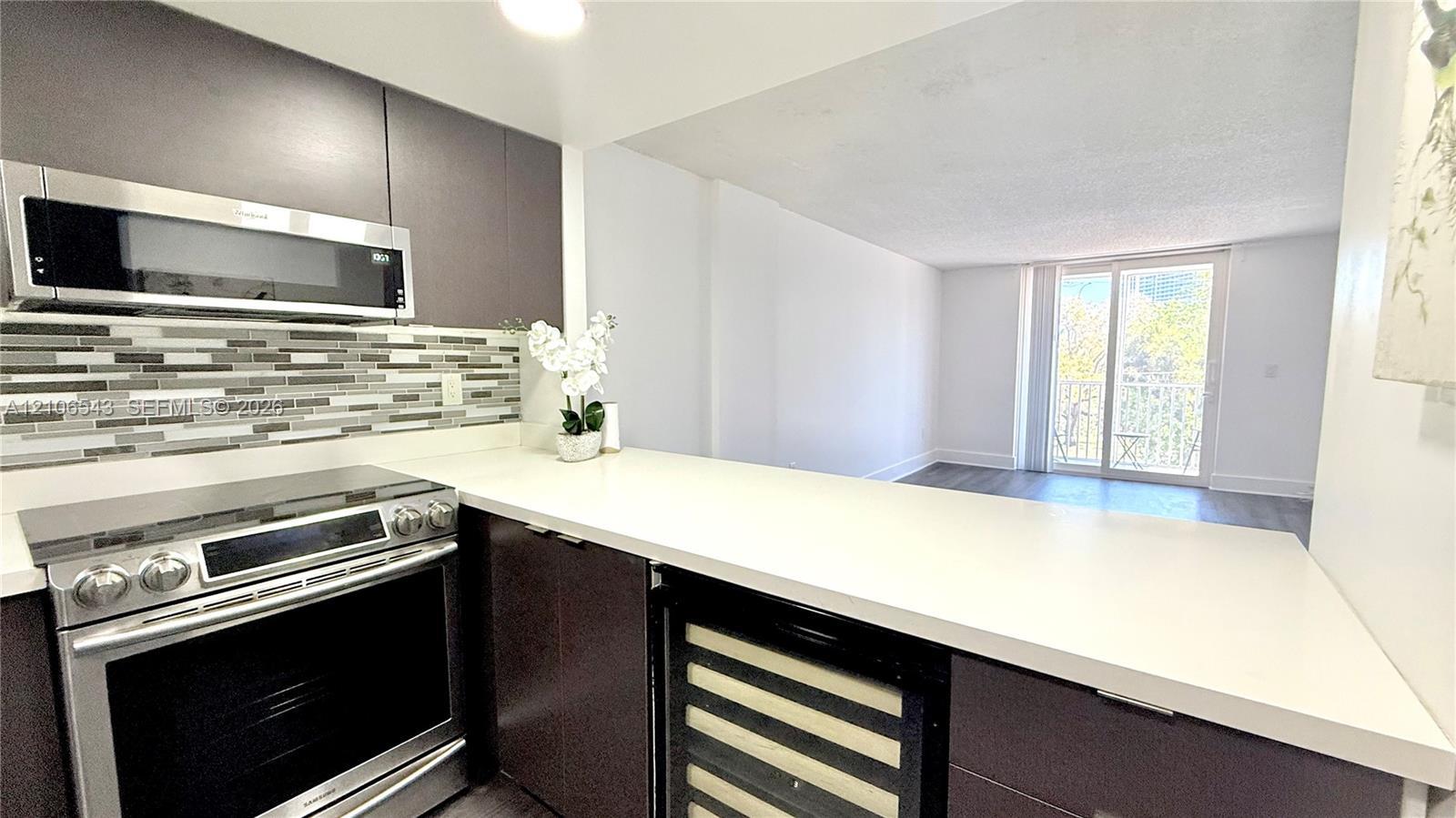 16950 W Dixie Hwy # 330, North Miami Beach FL 33160 photo 2