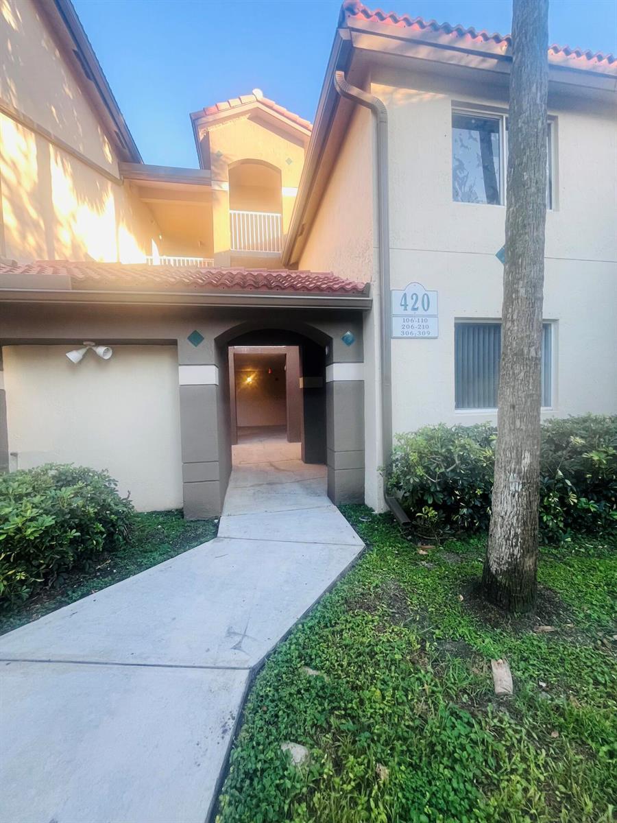 420 S PARK # 108, Hollywood FL 33021