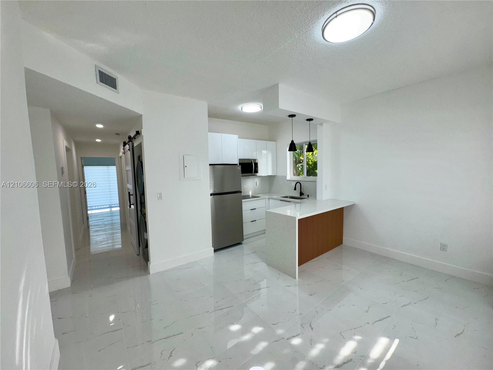 421 NW 13th Ave # B, Miami FL 33125 photo 2