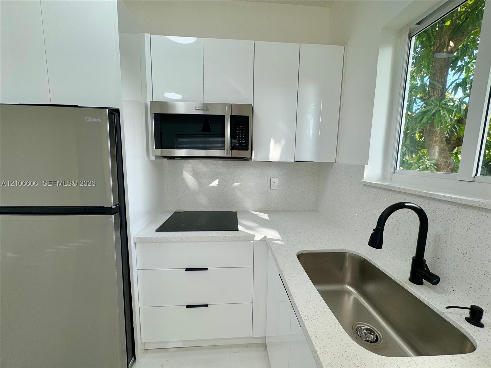 421 NW 13th Ave # B, Miami FL 33125 photo 4