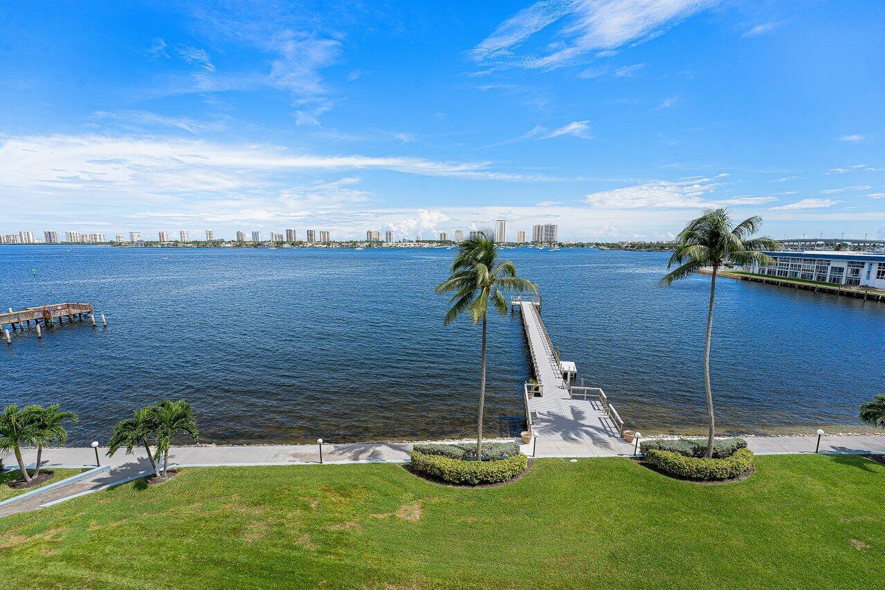 3040 Lake Shore Drive # 502, Riviera Beach FL 33404 photo 2
