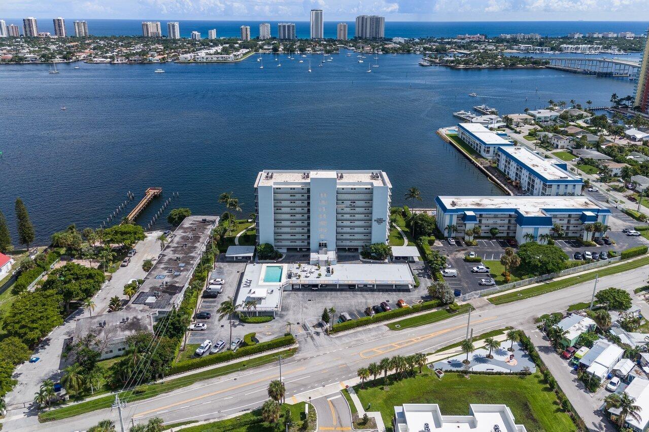 3040 Lake Shore Drive # 502, Riviera Beach FL 33404 photo 5