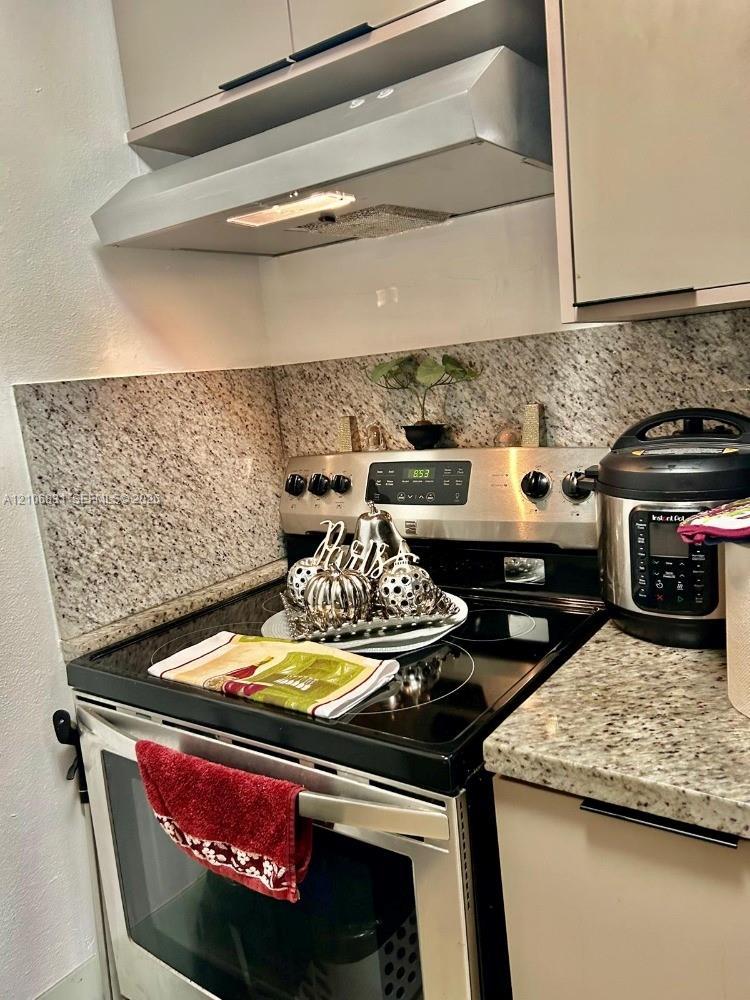 520 NE 38th St # 15, Miami FL 33137 photo 4